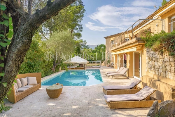 Maison de luxe à vendre à Roquefort-les-Pins, 2 555 000 €, Photo 1
