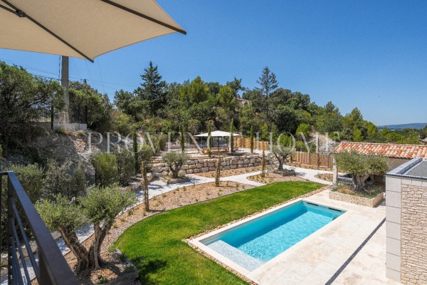 Maison de luxe à vendre à Saint Saturnin les Apt, 750 000 €, Photo 1