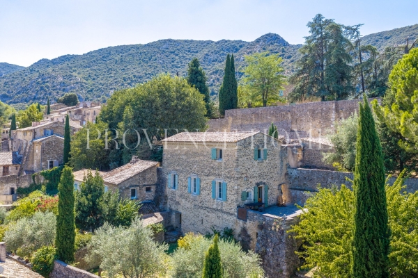 Maison de luxe à vendre à Maubec, 680 000 €, Photo 1