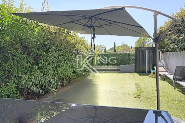 Luxury Apartment for sale in Fréjus, 375 000 €, Photo 1