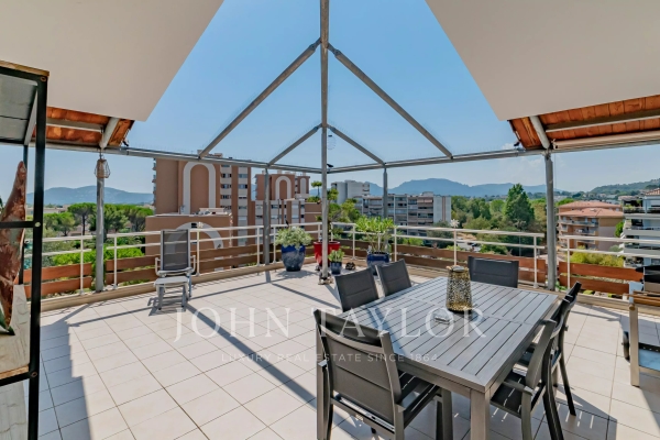 Appartement de luxe à vendre à Mandelieu-la-Napoule, 1 080 000 €, Photo 2