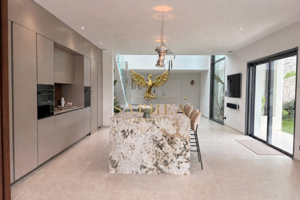Maison de luxe à vendre à Carqueiranne, 2 250 000 €, Photo 2