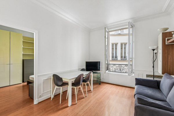 Luxury Apartment for sale in Paris 8ème, 650 000 €, Photo 2