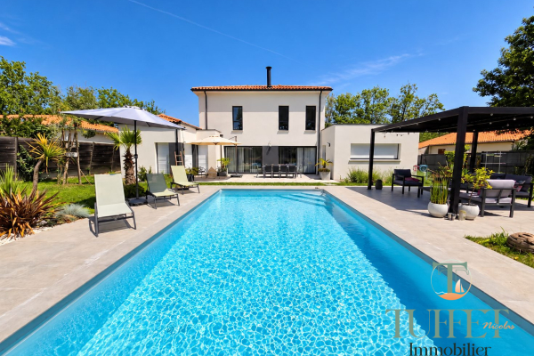 Maison de luxe à vendre à Breuillet, 859 000 €, Photo 1