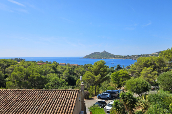 Maison de luxe à vendre à Agay, 440 000 €, Photo 1