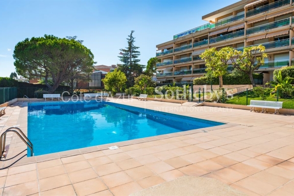Luxury Apartment for sale in Le Cannet, 399 000 €, Photo 1