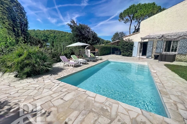 Luxury House for sale in Valbonne, 850 000 €, Photo 1