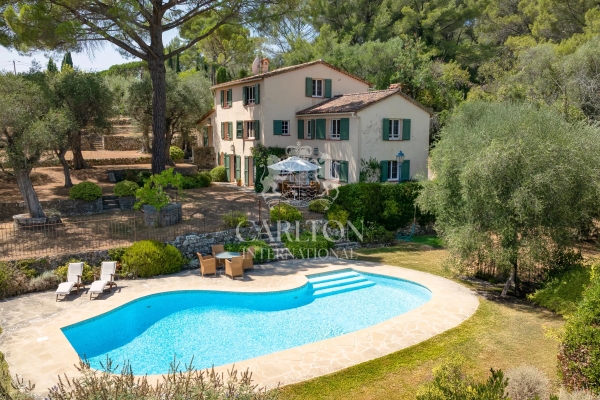 Maison de luxe à vendre à Grasse, 1 100 000 €, Photo 1