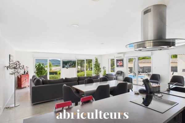 Maison de luxe à vendre à Bagnols-en-Forêt, 889 999 €, Photo 2