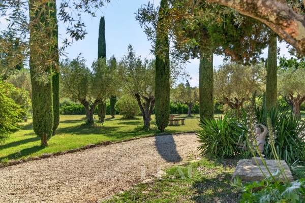 Maison de luxe à vendre à Grignan, 2 980 000 €, Photo 2