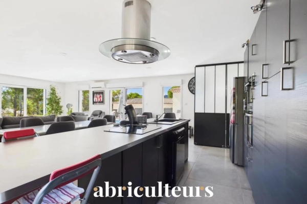 Maison de luxe à vendre à Bagnols-en-Forêt, 889 999 €, Photo 3