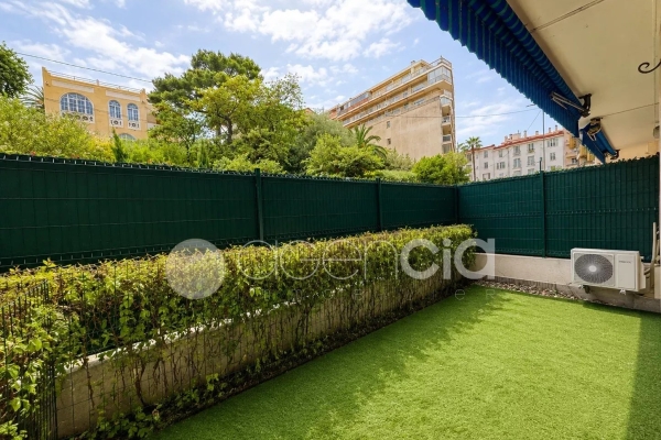 Luxury Apartment for sale in Antibes, 395 000 €, Photo 1