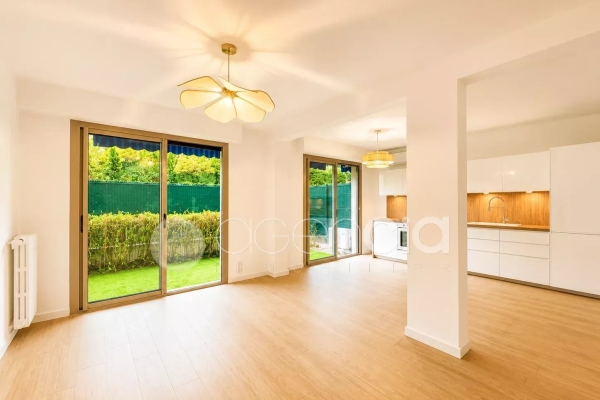 Luxury Apartment for sale in Antibes, 395 000 €, Photo 2