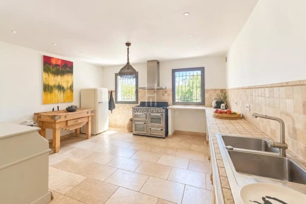 Luxury House for sale in Saint-Martin-de-Crau, 593 000 €, Photo 3