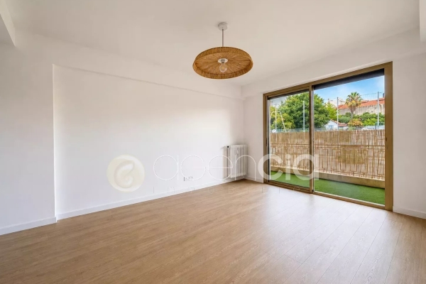 Luxury Apartment for sale in Antibes, 395 000 €, Photo 4