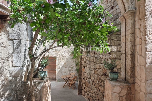 Luxury House for sale in Boulbon, 850 000 €, Photo 2