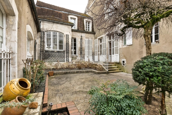 Maison de luxe à vendre à Auxerre, 630 000 €, Photo 2