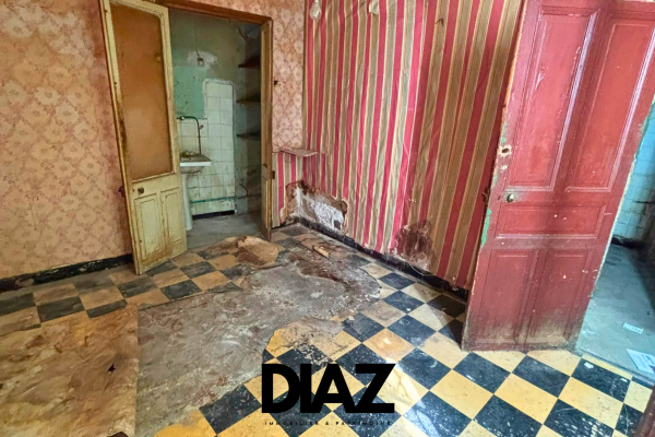 Maison de luxe à vendre à Nîmes, 110 000 €, Photo 1
