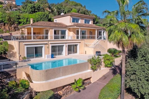 Maison de luxe à vendre à Saint-Raphaël, 1 370 000 €, Photo 1