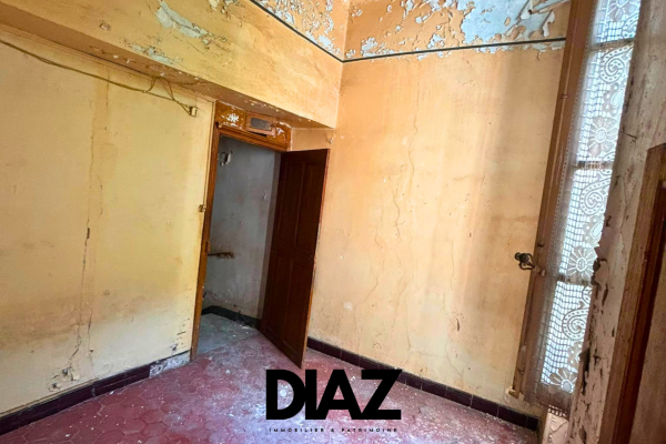 Maison de luxe à vendre à Nîmes, 110 000 €, Photo 2
