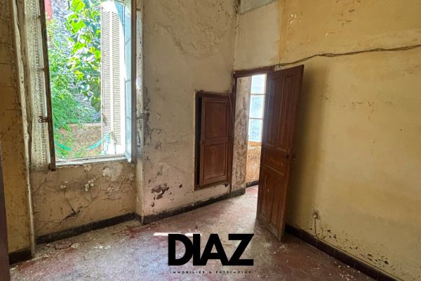 Maison de luxe à vendre à Nîmes, 110 000 €, Photo 3