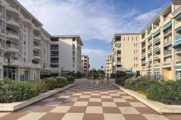 Luxury Apartment for sale in Antibes, 775 000 €, Photo 3