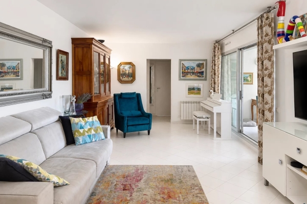 Luxury Apartment for sale in Antibes, 775 000 €, Photo 5