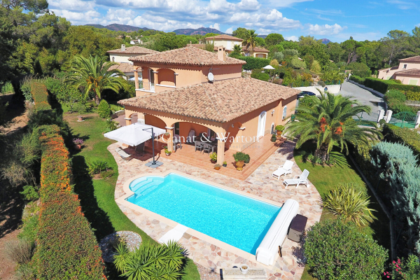 Maison de luxe à vendre à Saint-Raphaël, 949 000 €, Photo 1