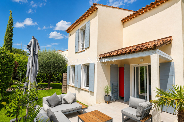 Maison de luxe à vendre à Saint-Raphaël, 639 000 €, Photo 1