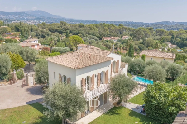 Maison de luxe à vendre à Grasse, 1 700 000 €, Photo 1