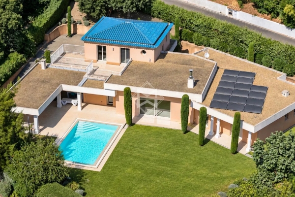 Luxury House for sale in Cavalaire-sur-Mer, 2 395 000 €, Photo 1