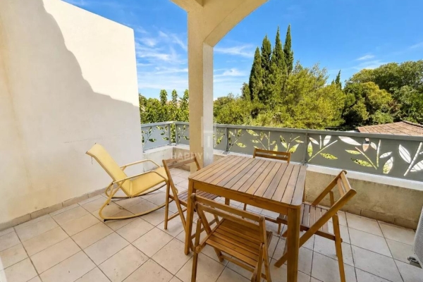 Luxury Apartment for sale in Saint-Rémy-de-Provence, 387 000 €, Photo 3