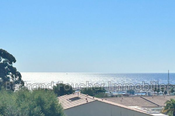 Luxury Apartment for sale in Cavalaire-sur-Mer, 420 000 €, Photo 2