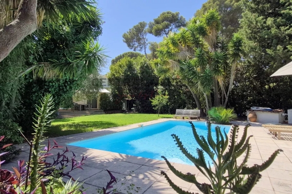 Maison de luxe à vendre à Cap d'Antibes, 2 300 000 €, Photo 1