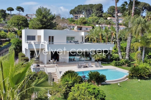 Maison de luxe à vendre à Antibes, 2 350 000 €, Photo 1