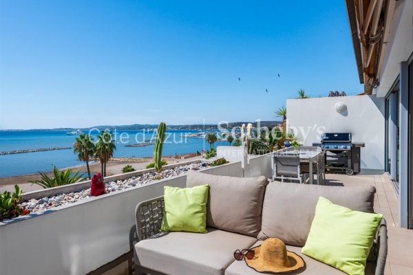 Luxury Apartment for sale in Saint-Laurent-du-Var, 1 590 000 €