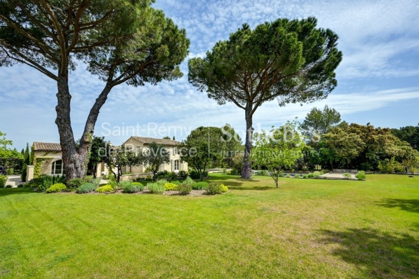 Luxury House for sale in Eygalières, 3 850 000 €, Photo 1