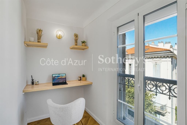 Luxury Apartment for sale in Antibes, 735 000 €, Photo 4