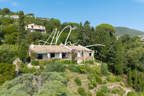 Maison de luxe à vendre à Cavalaire-sur-Mer, 1 590 000 €, Photo 2
