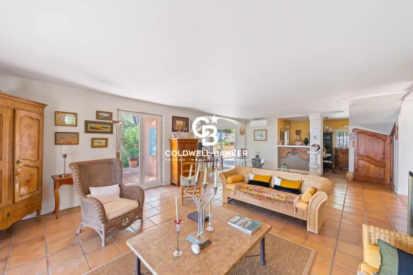 Luxury House for sale in Sanary-sur-Mer, 1 560 000 €, Photo 2