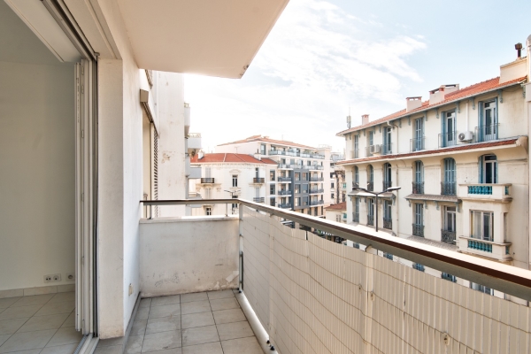 Luxury Apartment for sale in Antibes, 349 000 €, Photo 3