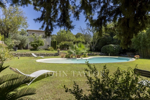 Maison de luxe à vendre à Sanary-sur-Mer, 1 420 000 €, Photo 1