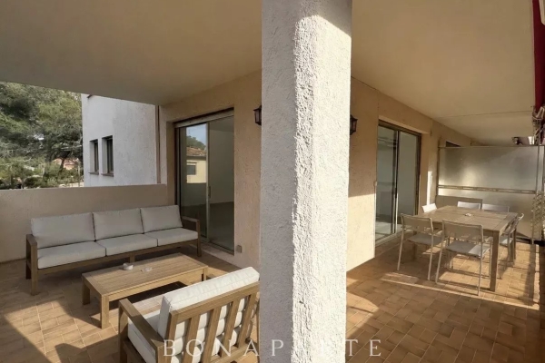 Appartement de luxe à vendre à Saint-Raphaël, 599 000 €, Photo 2