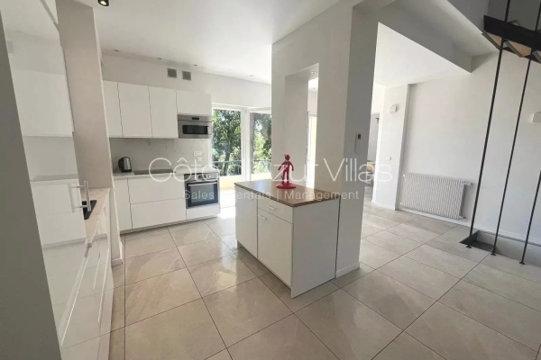 Maison de luxe à louer à Roquefort-les-Pins, 3 900 €, Photo 6