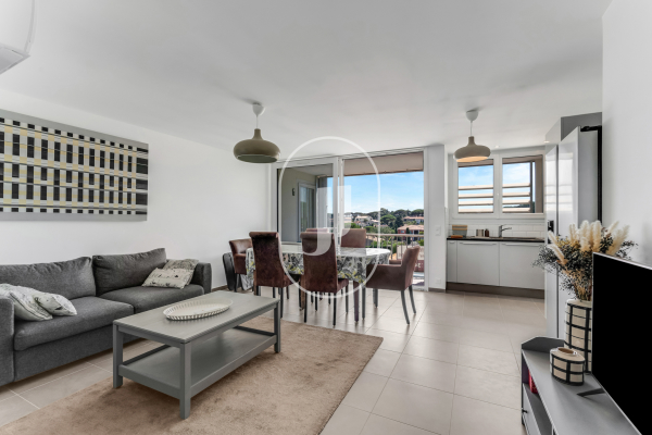 Luxury Apartment for sale in Sainte-Maxime, 568 000 €, Photo 1