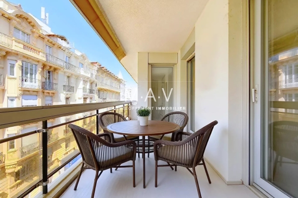 Luxury Apartment for sale in Nice, 795 000 €, Photo 2