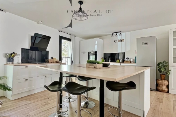 Luxury Apartment for sale in Saintes, 295 000 €, Photo 1