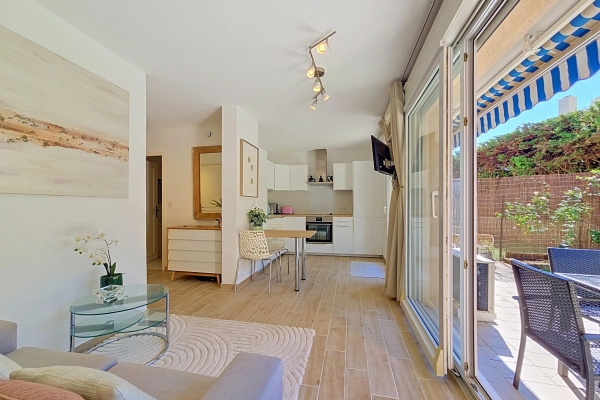 Luxury Apartment for sale in Vallauris, 270 900 €, Photo 1