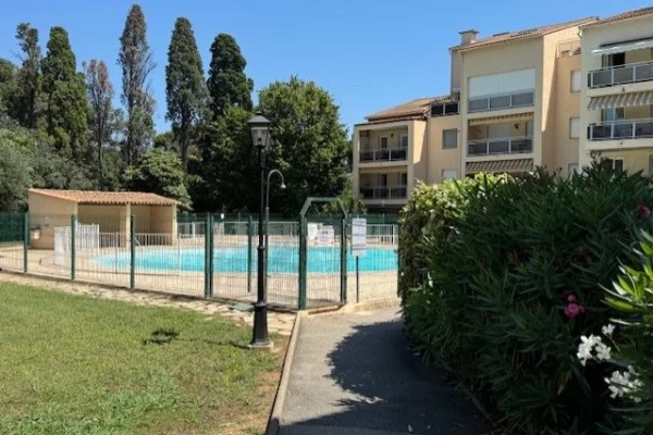 Appartement de luxe à vendre à Antibes, 399 000 €, Photo 2