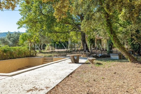 Maison de luxe à vendre à Lacoste, 465 000 €, Photo 2